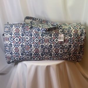 Vera Bradley XL Traveler Duffel Bag in Lisbon Medallion!